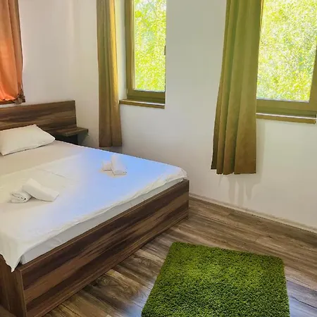 6 New River View Apartment