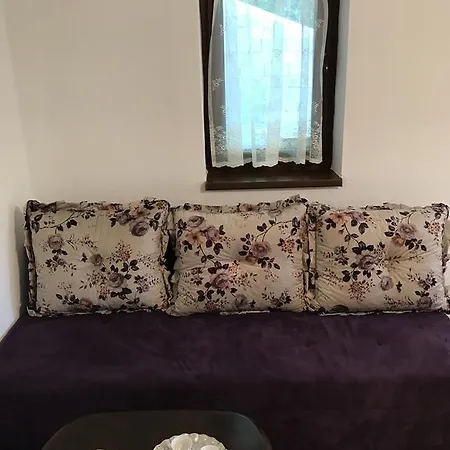 6 New River View Apartment
